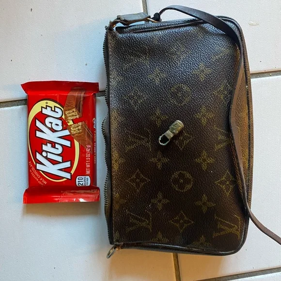 Louis Vuitton pochette clutch small bag